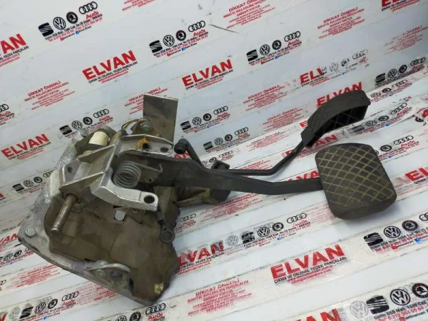 893721653A | Gaz Pedalı Bağlantı Braketi | VW Passat - Audi 80 Serisi, A4, A6, A8 VAG