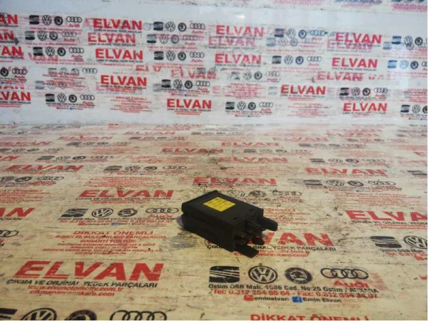 8D0941509 | Dörtlü Flaşör Düğmesi VAG