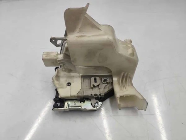 8J1837015E | Sol Ön Kapı Kilit Mekanizması | Audi A1, A4, A5, A6, A7, A8 VAG