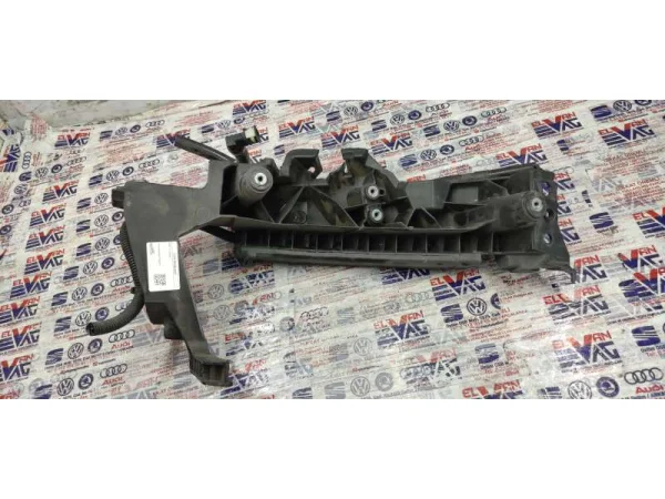 8R0805607 | Audi Q5 Sol Far Alt Braketi VAG