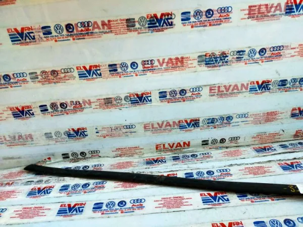 1J4853516B | Ön Sağ Kapı Çıtası VAG