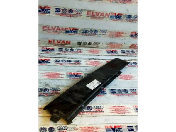8U0839901 | Audi Q3 Arka Sol Dış Kapı Çıtası VAG