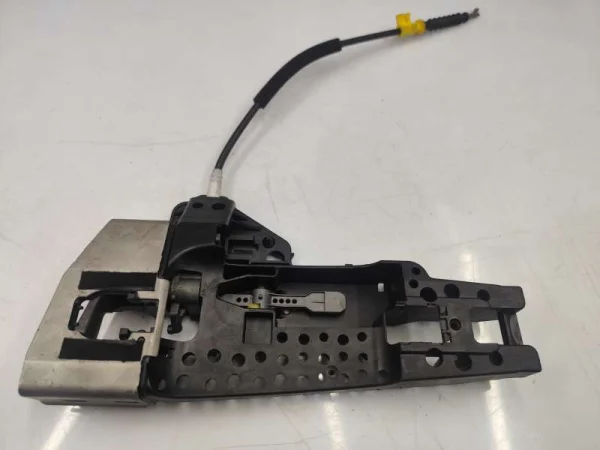 8U1837885 | Dış Kapı Kolu Bağlantı Braketi | Audi Q3, RS Q3 VAG
