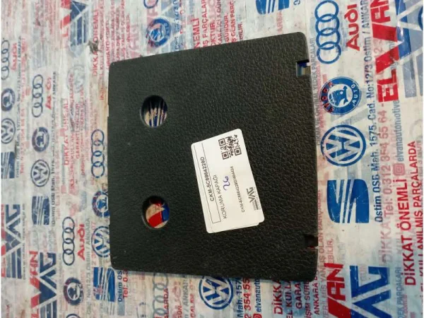 5C6864229D | VW Jetta Orta Konsol Raf Kapağı VAG
