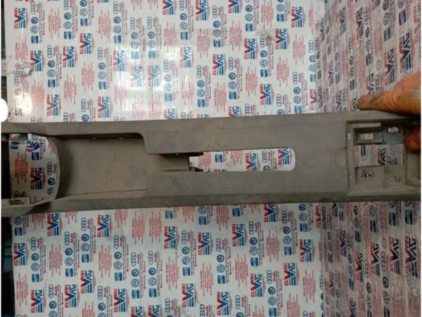 6L0863739 | Orta Konsol Kaplaması VAG