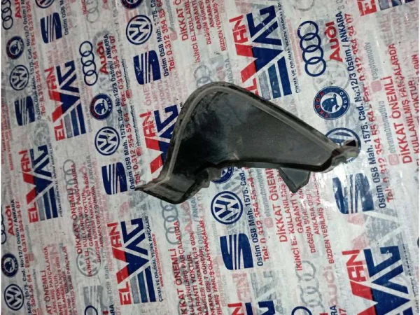 8P3827685B | Audi A3 Sol Bagaj Menteşe Kaplaması VAG