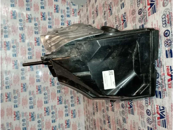 8W0133835AB | Hava Filtre Kutusu VAG