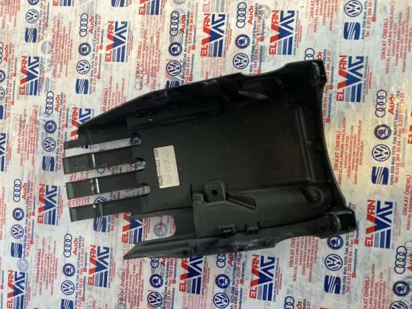 8V0880225 | Direksiyon Alt Kapağı VAG