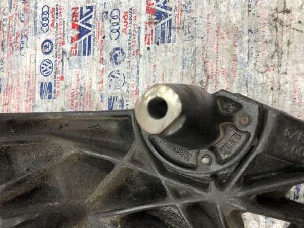 7M3199312 | Sağ Motor Takozu VAG