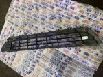 5G0853671A | VW Golf Ön Tampon Orta Izgarası - 1