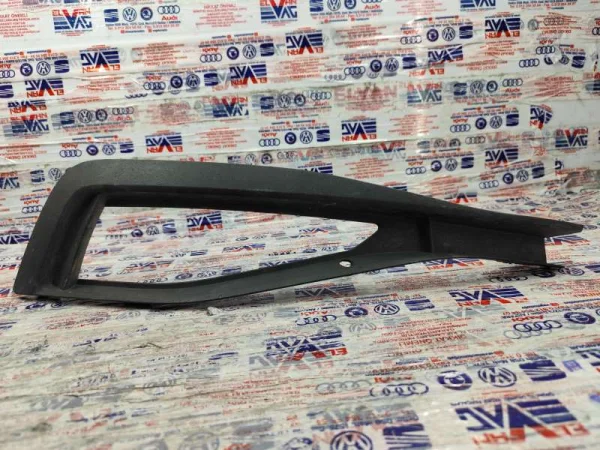 3G0853666K | VW Passat Sağ Sis Farı Çerçevesi VAG