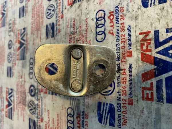 3B0837033E | Arka Kapı Kilit Karşılığı VAG