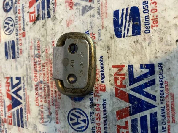 2K0801983 | VW Caddy Bagaj Bağlama Kancası VAG