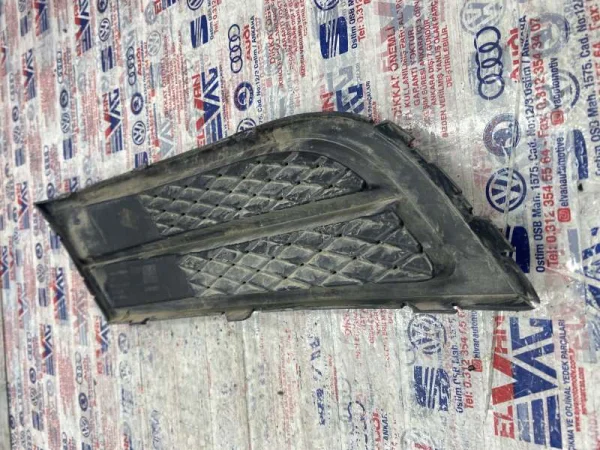 5C6853666G | VW Jetta Sağ Tampon Izgarası VAG