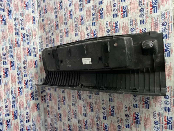 1K5863459M | VW Jetta Bagaj Eşik Plastiği VAG