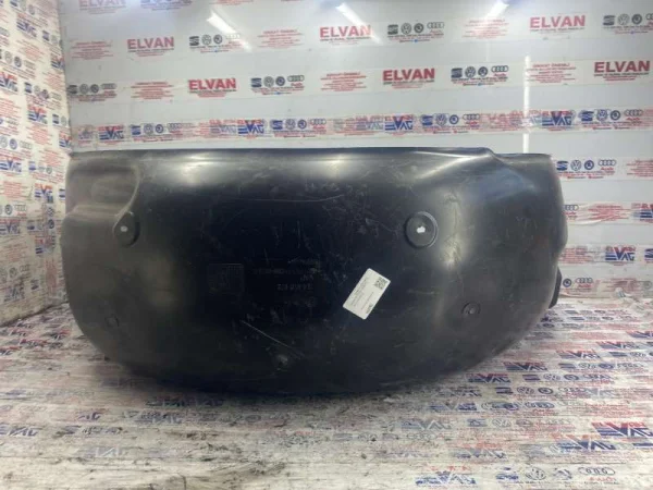 7LA810972 | VW Transporter Arka Sağ Çamurluk Davlumbazı VAG