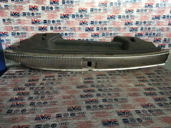 8R0864513C | Arka Bagaj Kilit Trim Paneli VAG