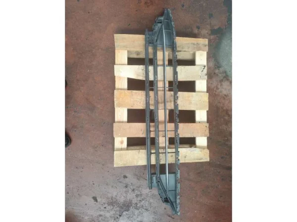 3G0853677AA | VW Passat Ön Tampon Orta Izgarası VAG