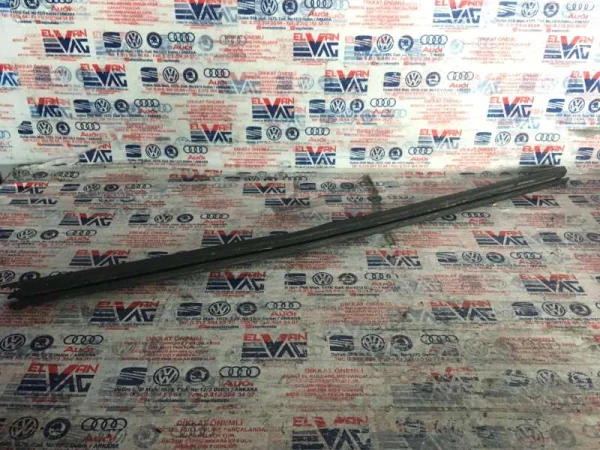 5F4839471A | Seat Leon İç Sol Arka Kapı Sıyırıcı Fitili VAG