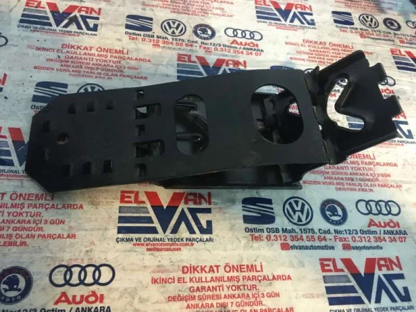 7L0860321A | Tekerlek Takozu | VW Tiguan, Touareg - Audi Q3, Q5, Q7 - Seat Alhambra VAG
