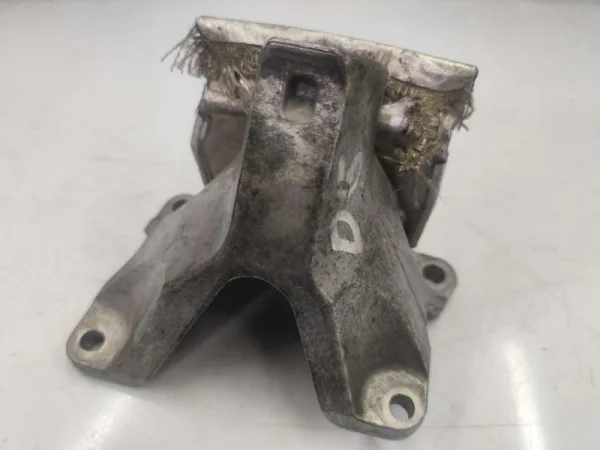 8K0199307BG | Sol Motor Takozu Braketi VAG
