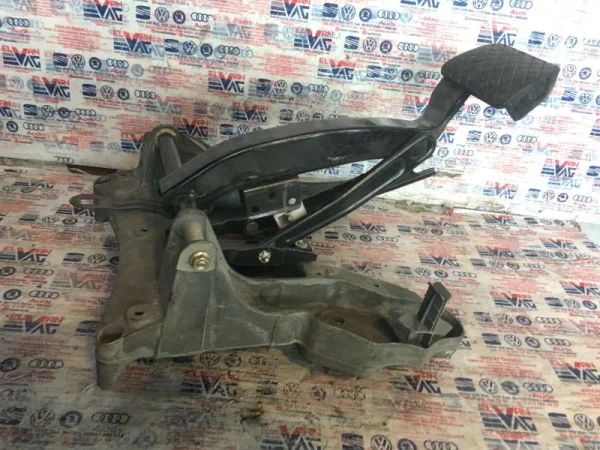 7L0723031F | Fren Pedalı VAG