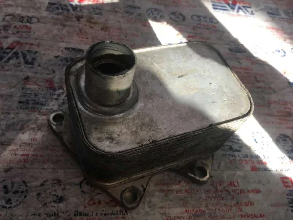 709269220 | Yağ Soğutucusu | VW Amarok, CC - Audi A3, A4 - Seat Alhambra, Altea VAG