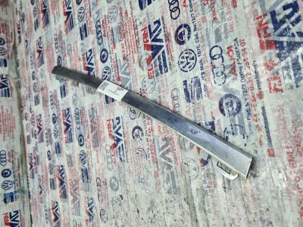 5G0853768 | Ön Panjur Çıtası VAG