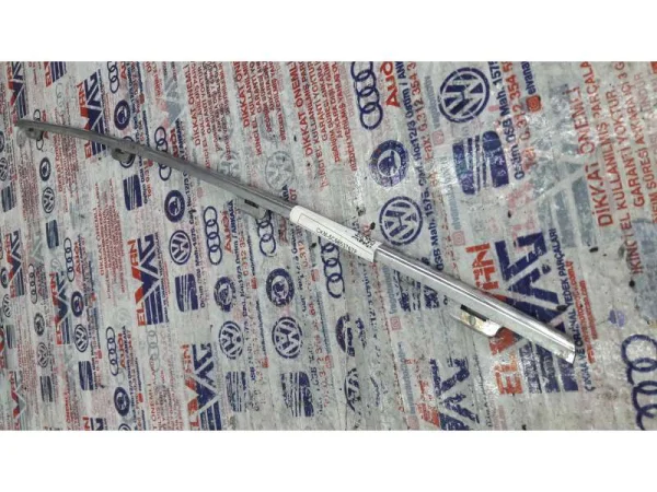 5C6853767F | Çamurluk Çıtası VAG