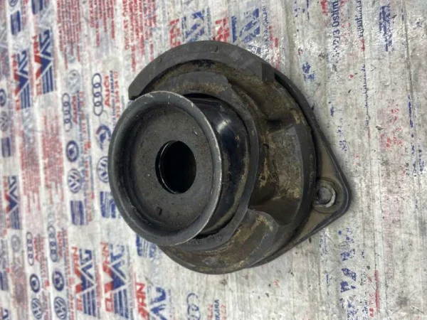 357512149A | Amortisör Üst Takozu | VW Passat - Audi A4 VAG