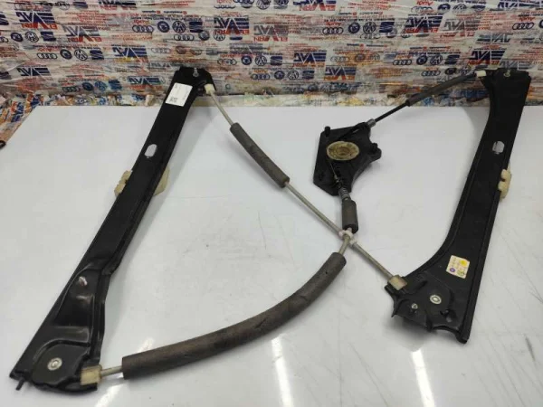 3V0837462A | Skoda Superb Sağ Ön Cam Krikosu VAG