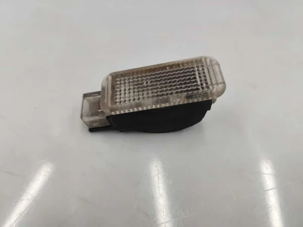 4B0947415A | Kapı Aydınlatma Lambası | VW Bora, Phaeton, Transporter - Audi A4, A6 - Skoda Yeti VAG