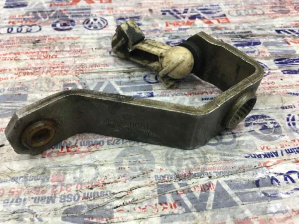 1H0711051 | Vites Seçici Kolu | VW Caddy, Golf, Jetta - Seat Cordoba, Ibiza, Inca VAG