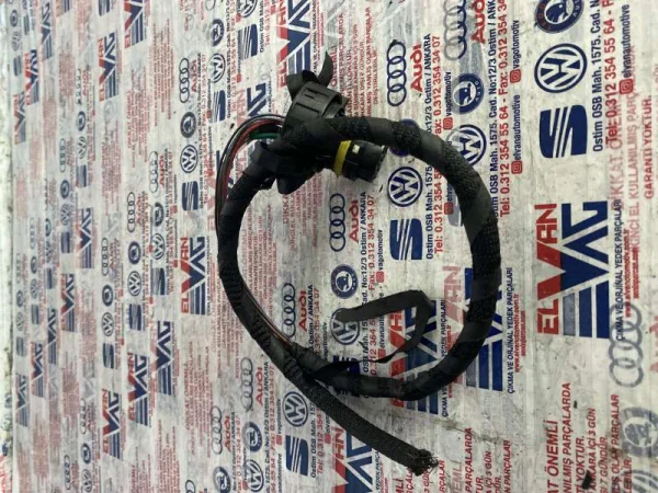 4M0973716 | Audi Q7 Soket Muhafazası VAG