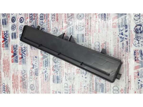 T1015742RF | Polen Filtresi Kapağı VAG