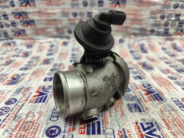 8D0145950D | Gaz Kelebeği | VW Passat - Audi A4 VAG