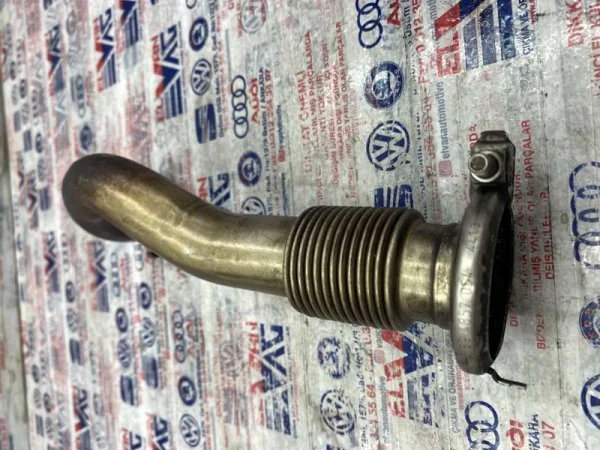 059131525BK | EGR Soğutucu Bağlantı Borusu | Audi A6, A7, Q5 VAG