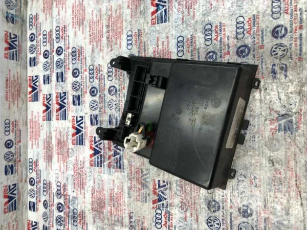 5C7858329E | Torpido Gözü Kapağı VAG