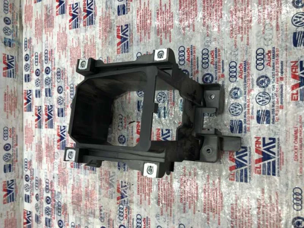 81A863531 | Audi Q2 Vites Konsol Bağlantı Ayağı VAG