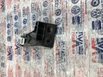 8V1863616 | Sağ Orta Konsol Bağlantı Braketi | Audi A3, RS 3 - 2
