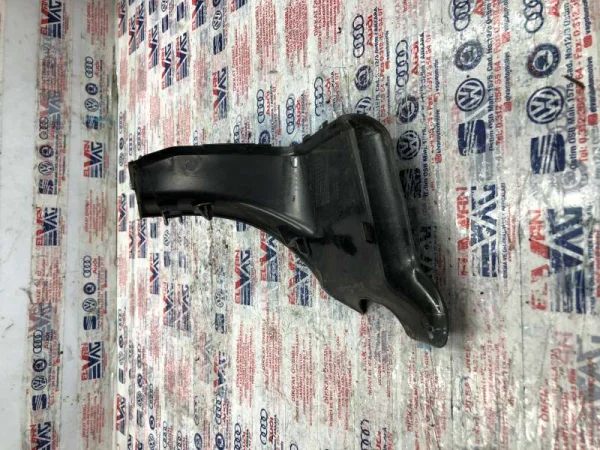 81A945254A | Audi Q2 Arka Sağ Stop Lambası Çıtası VAG