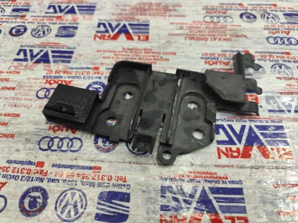 8K0907297B | Kontrol Ünitesi Sabitleme Braketi | Audi A4, A5, A6, Q5 VAG