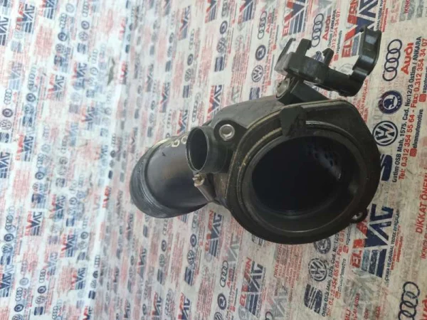 059129629C | Audi A4 Hava Filtre Emme Borusu VAG