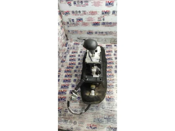 8K2713041H | Otomatik Vites Seçici Kolu VAG