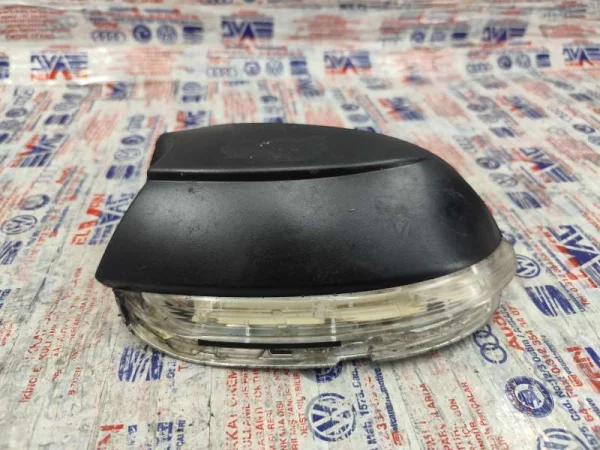 5C0949102 | VW Jetta Sağ Dış Dikiz Ayna Sinyali VAG