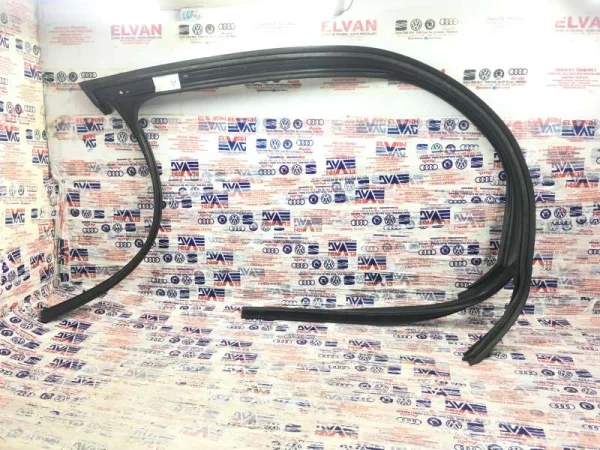 8W0837431 | Sağ Ön Cam Fitili VAG