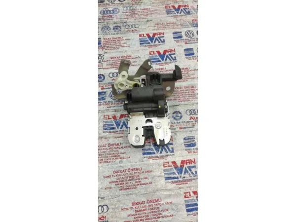 8W0827503 | Audi A4 Bagaj Kilidi VAG