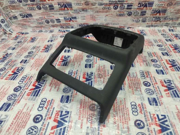 8W0864376 | Audi A4 Arka Havalandırma Çerçevesi VAG