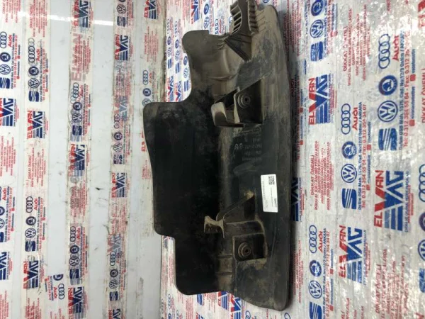 8W0505415E | Audi A5 Arka Sol Salıncak Koruyucusu VAG