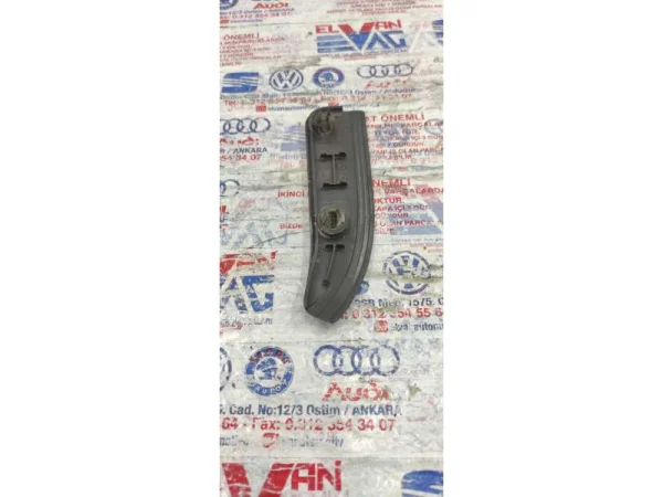 8K0839060 | Audi A4 Arka Sağ Kapı Kilit Vida Kapağı VAG